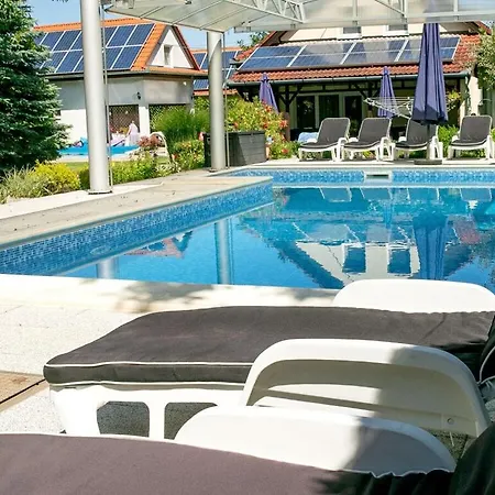 With Pool Comfortable בית נופש שיופוק