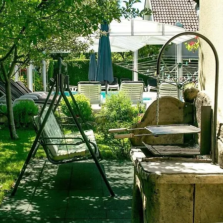 בית נופש With Pool Comfortable שיופוק